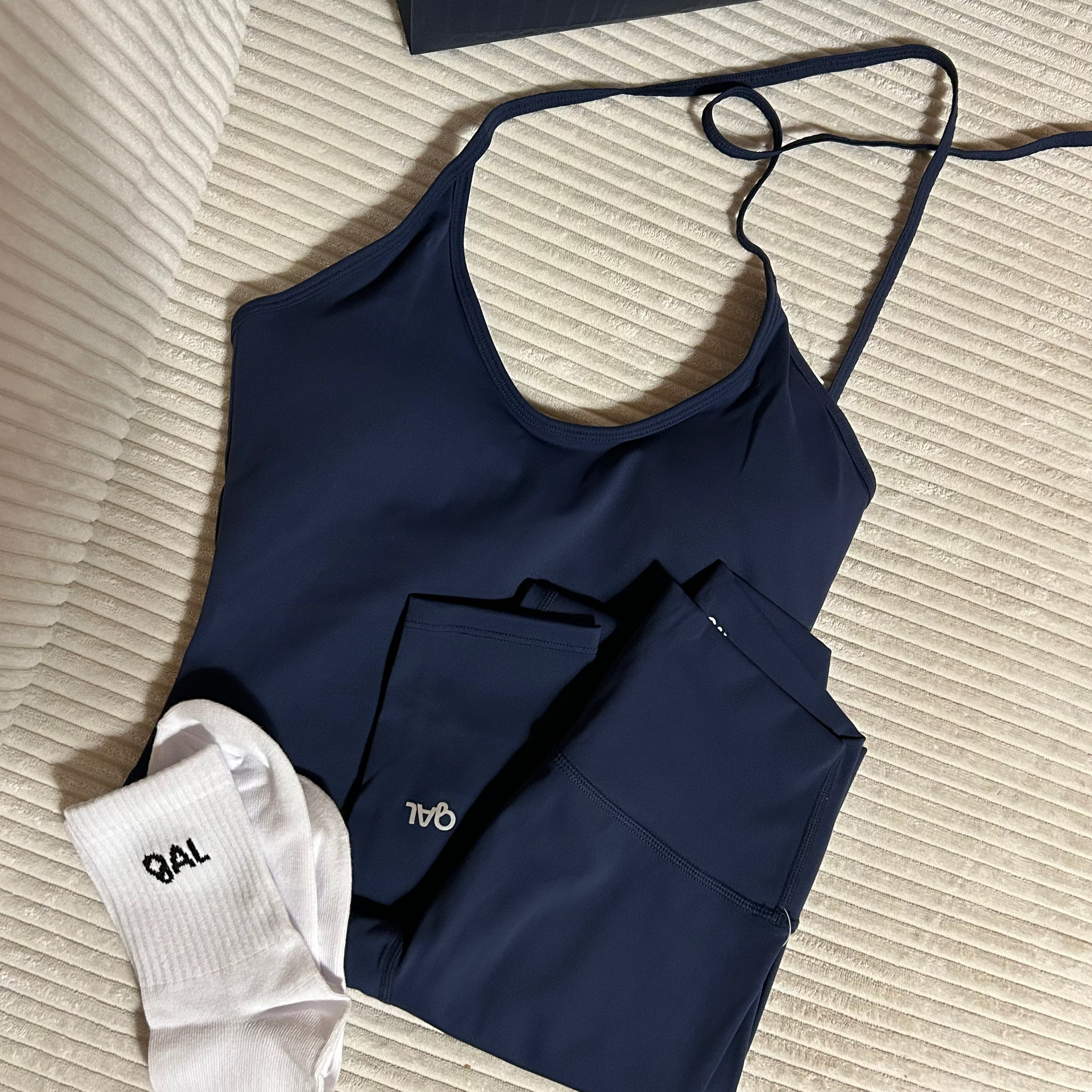 Top halter navy Softform™
